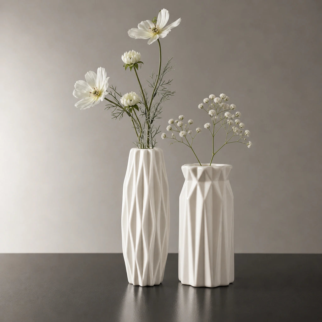 Vase blanc relief – Épure Sculptée