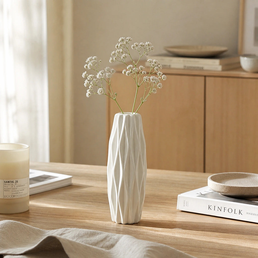 Vase blanc relief – Épure Sculptée