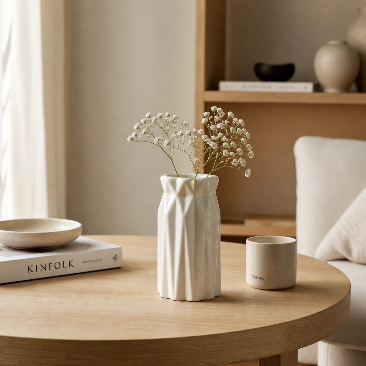 Vase blanc relief – Épure Sculptée