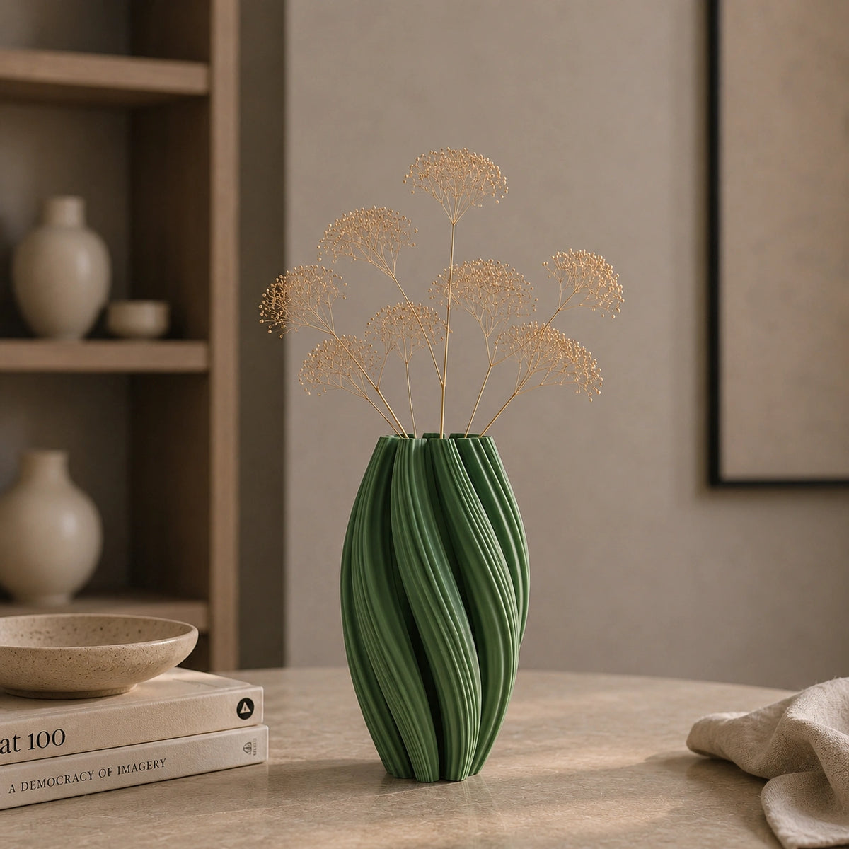 Grand Vase en plastique vert - Tourbillons d'élégance, Noma